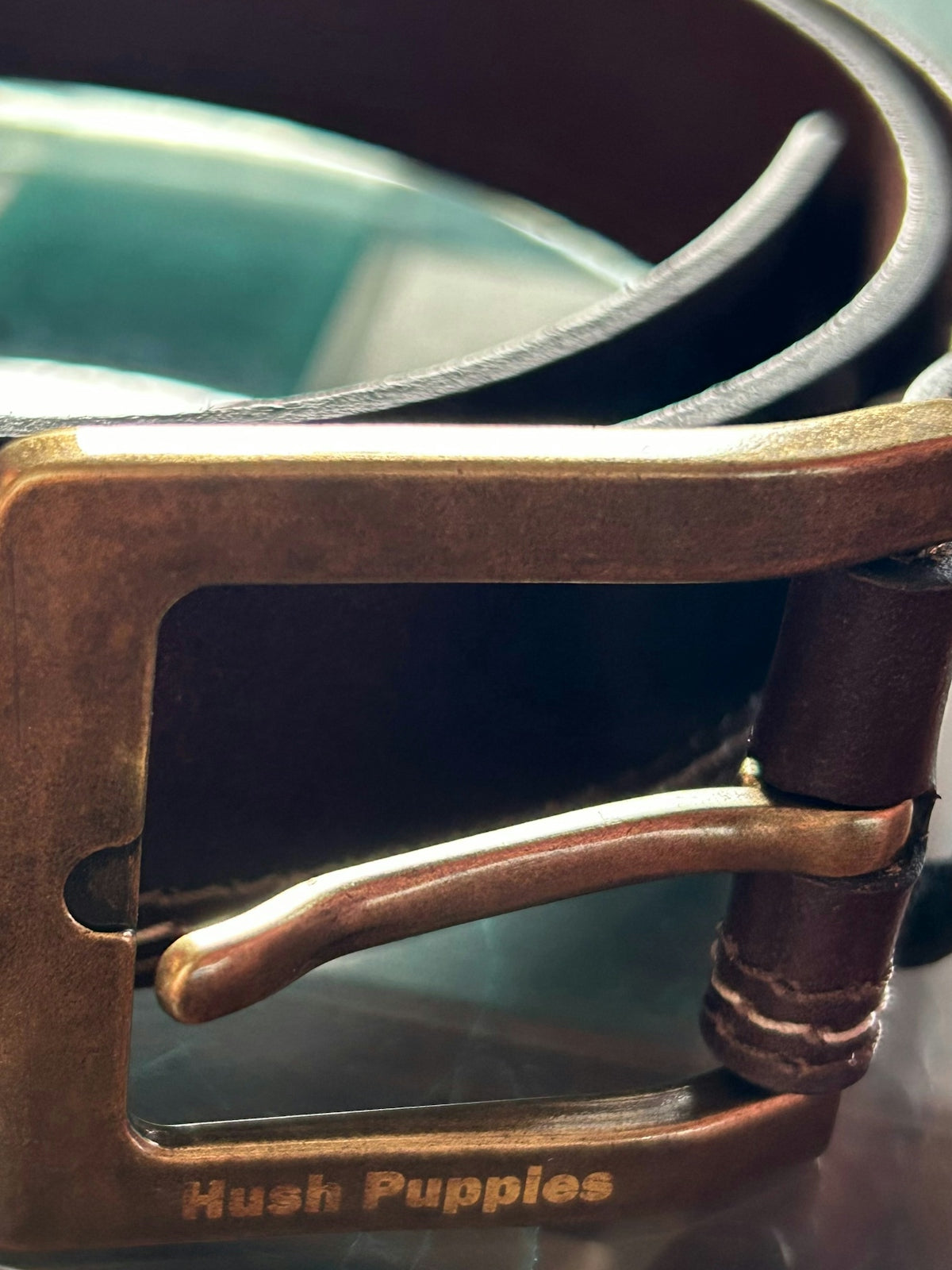 A close up of a belt on a table